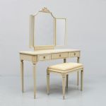 1182 2272 DRESSING TABLE